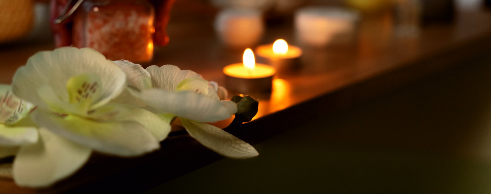 Candles and orchids in the treatment room